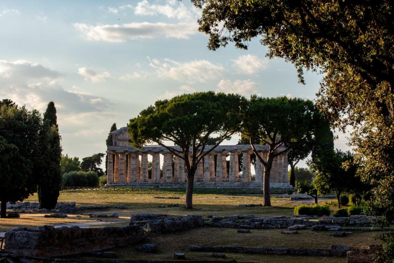 Fuori le Mura Paestum Esterno foto