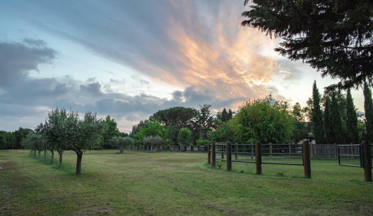 Fuori le Mura Paestum Esterno foto